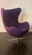 null Arne JACOBSEN (1902-1971)
Fauteuil pivotant modèle "Egg chair", structure enveloppante...