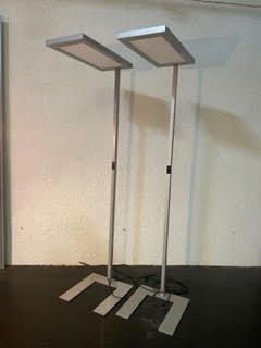 null WALDMANN
Pair of floor lamps model " Yara " in grey lacquered metal.
H : 204...