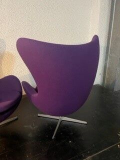 null Arne JACOBSEN (1902-1971) 
Swivel armchair model "Egg chair", enveloping structure...