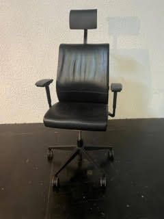 null STEELCASE
Office chair, metal structure, height adjustable headrest, black leather...