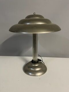 null LAMPE en tôle chromée, fut en verre cannelé, vers 1950

