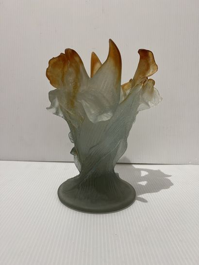 null DAUM 
VASE with floral decoration out of blue and brown glass signed.
Diam....