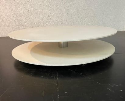 null TRAVAIL MODERNE
Table basse circulaire à deux plateaux superposés en bois laqué...