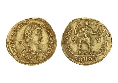 null VALENTINIEN III (425-455)
Solidus. Ravenne. 4,40 g.
Son buste diadémé et drapé...