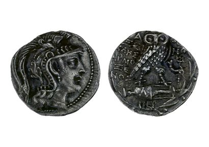 null ATTIQUE, Athènes 
Tétradrachme (IIe-Ier siècle av. J.-C.). 16,48 g.
Tête d'Athéna...
