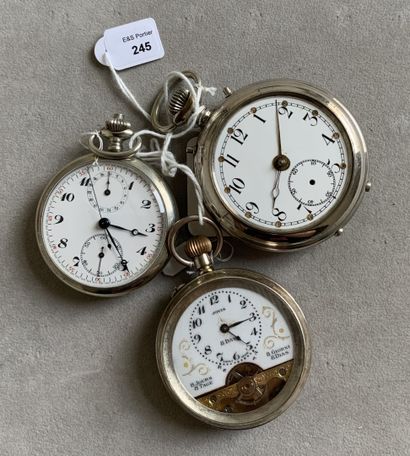 null Lot comprenant : trois montres de poche à remontoir au pendant en métal, cadran...