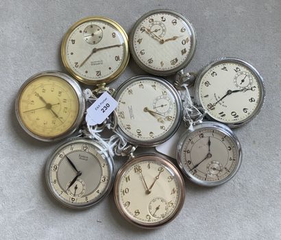 Huit montres de poche en métal gravé, cadrans...