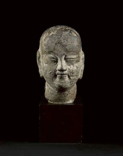 CHINE - Dynastie Tang (618-907)
Tête en grès...