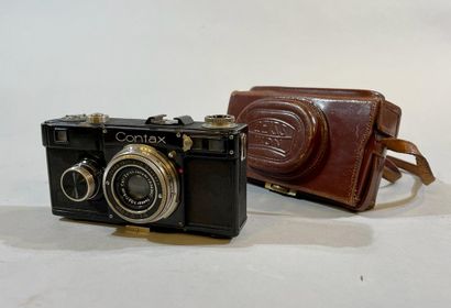 null APPAREIL PHOTOGRAPHIQUE Zeiss Ikon. Boitier Contax (noir) n° Y 96961 avec objectif...