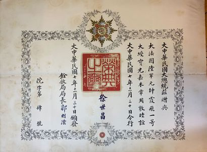 null Chine, deux diplômes : ordre du Tigre rayé, grand-croix, imprimé sur papier...