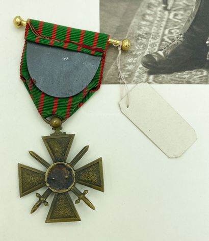 null 1915, Croix de guerre en bronze, ruban à spatule avec une palme (manque le centre...