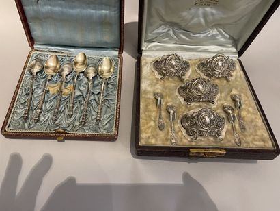 null In a case :
Four saltcellars and four salt shovels in silver rocaille.

In a...