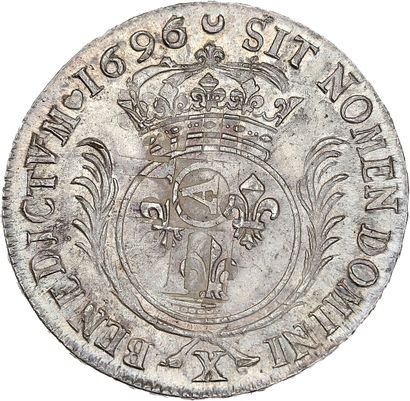 null LOUIS XIV (1643-1715)
Écu aux palmes. 1696. Amiens. Réf.
Buste du roi à droite,...