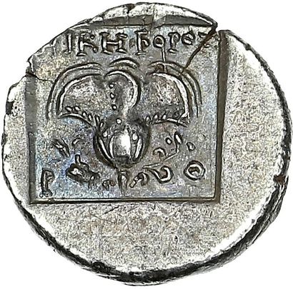 null ÎLES de CARIE
Rhodes 
Drachme (167-88 av. J.-C.). 2,59 g.
Tête radiée d'Hélios.
R/...
