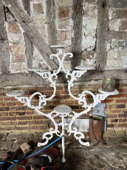 null TWO Wrought iron flowerpot stands.