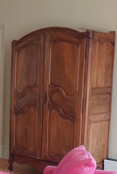 null WARDROBE in walnut wood.
Regional work, 19th century.
(Missing the cornice)
Height...