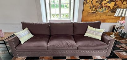 null CARAVAN
MODERN SOFA in brown fabric.
(Insolation, small stains)
78 x 266 x 100...