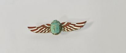 null Broche « égyptomania » en or (375 ‰) émaillé sertie d'un scarabée, 
Longueur...