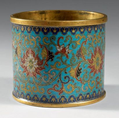 null PORTE-PINCEAUX "bitong" en bronze doré et émaux cloisonnés à fond bleu décoré...