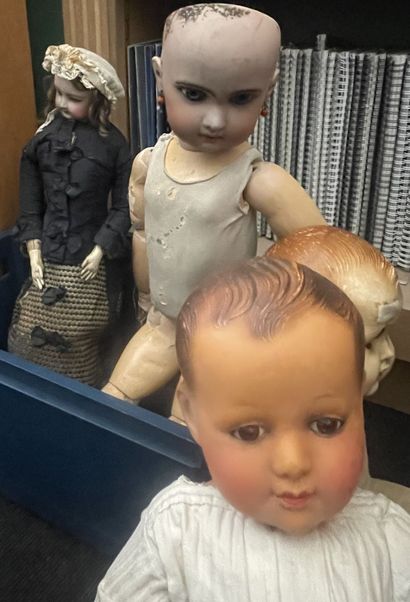 LOT :
- Two celluloid dolls, RAYNAL (accident...