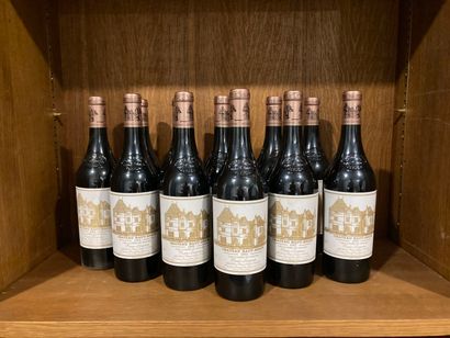 12 bouteilles Château HAUT-BRION, 1° cru...