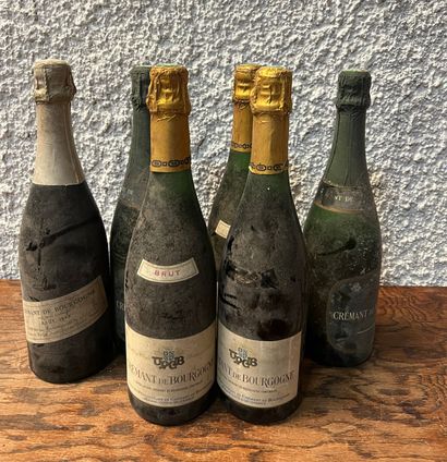 8 bouteilles CRÉMANT DE BOURGOGNE, (et)