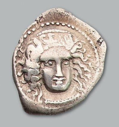 ITALIE CAMPANIE Hyria: Statère (400-335 av. J.-C.). 7,17 g. Tête de Héra, de face,...