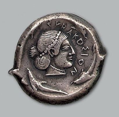 SICILE Syracuse Tétradrachme (480-475 av. J.-C.). 17,38 g. Règne de Gelon. Tête d'Aréthuse...