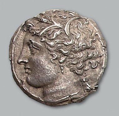 SICILE 8 Litrae (215-212 av. J.-C.). 6,25 g. Tête de Perséphone à gauche, couronnée...