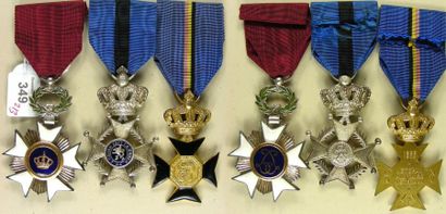 BELGIQUE LOT DE TROIS DÉCORATIONS: Ordre de Léopold II, une croix de chevalier à...