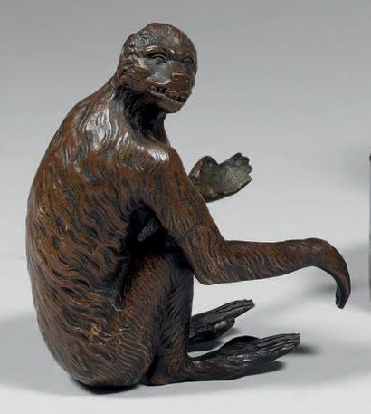 null Statuette de singe assis en bronze patiné. XVIIe siècle. Hauteur: 12 cm