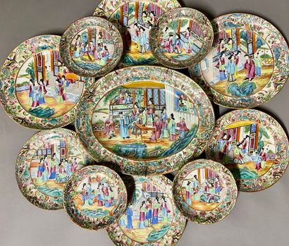 null CANTON, Late 19th century
Set in polychrome porcelain comprising an oval dish,...