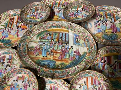 null CANTON, Late 19th century
Set in polychrome porcelain comprising an oval dish,...