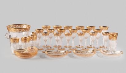 null SAINT LOUIS
Cut and gilded crystal service comprising approximately : 
- 12...