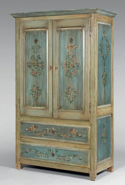 null Armoire ouvrant à deux vantaux surmontant deux tiroirs en bois repeint de fleurs...