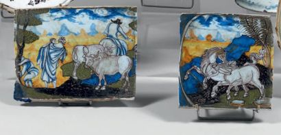 NEVERS Deux carreaux, décor polychrome dit «à la palette», de chevaux et paysages...