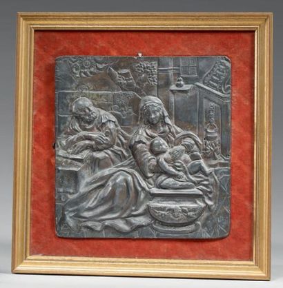 null Plaque rectangulaire en plomb ornée en haut-relief d'une Sainte Famille devant...