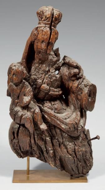 null Statue de Vierge couronnée à l'Enfant en bois sculpté. XVIIe siècle. (Nombreux...