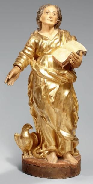 null Statue en bois sculpté polychrome redoré représentant l'apôtre Saint Jean en...