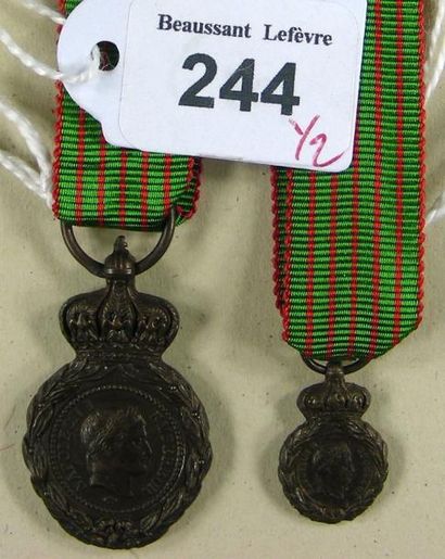 null Vétérans du Premier Empire - Lot de deux réductions de médaille de Sainte-Hélène...