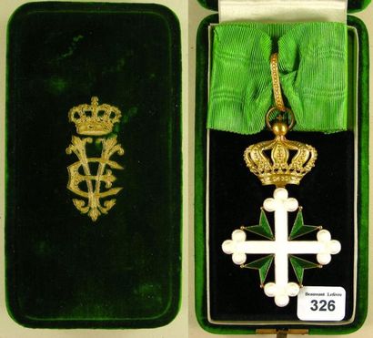 ITALIE Ordre des Saints Maurice et Lazare, croix de commandeur en or ciselé et émail,...