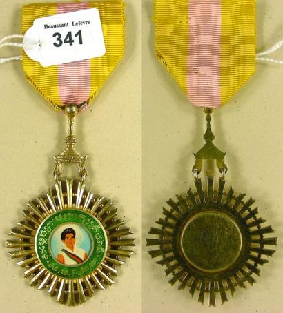 CAMBODGE Ordre de la Reine, fondé en fondé en 1962, bijou de chevalier en vermeil,...