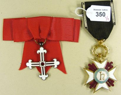 Espagne Lot de deux croix: Confrérie Royal d'Illescas, fondée en 1764, croix en vermeil...