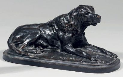 Emmanuel Fremiet (1824-1910) Chien courant couché Statuette en bronze patiné, signée....