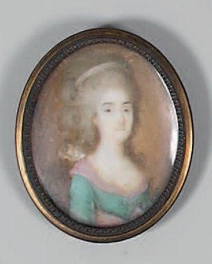 École FRANÇAISE du XVIIIe siècle Portrait de femme Miniature sur ivoire. 4,4 x 3,5...