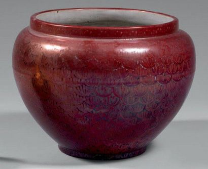 Clément MASSIER (1857-1933) Vase de forme ovoïde en céramique. Décor stylisé, émail...