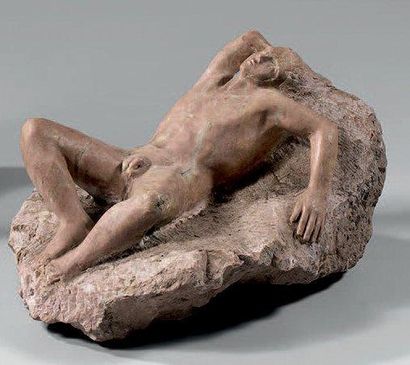 Jacques LE BESCON (né en 1945) Homme nu allongé Sculpture en marbre Azur Valverde,...