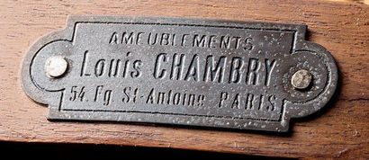Louis CHAMBRY Salle à manger en noyer mouluré et sculpté comprenant: une table à...