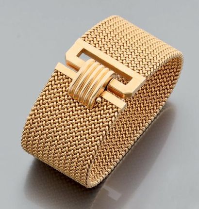 null Large bracelet ruban en or jaune souple tressé. Vers 1950. Longueur: 19 cm Poids:...