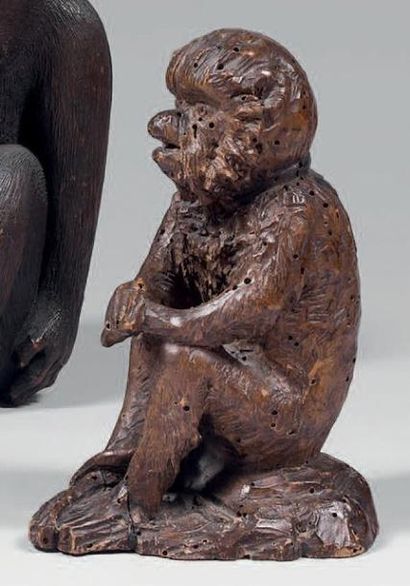 null Statuette de singe savant en bois sculpté. XVIIIe/XIXe siècle. (Nombreuses piqûres)....